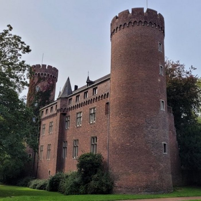 Eine Bild von einem Schloss